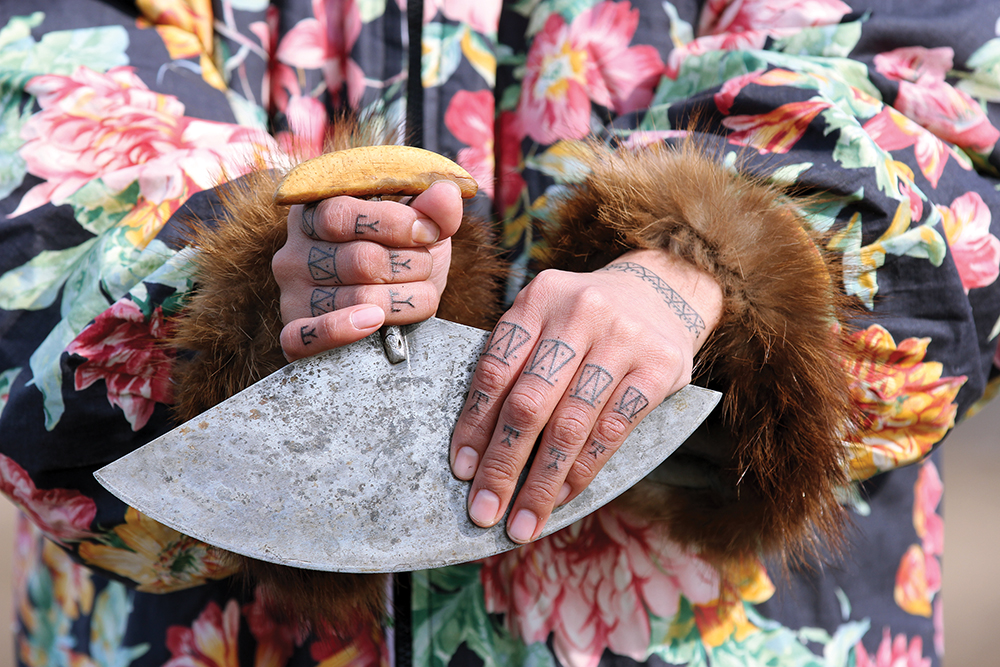 Tattoo on fingers inuit hi-res stock photography and images - Alamy