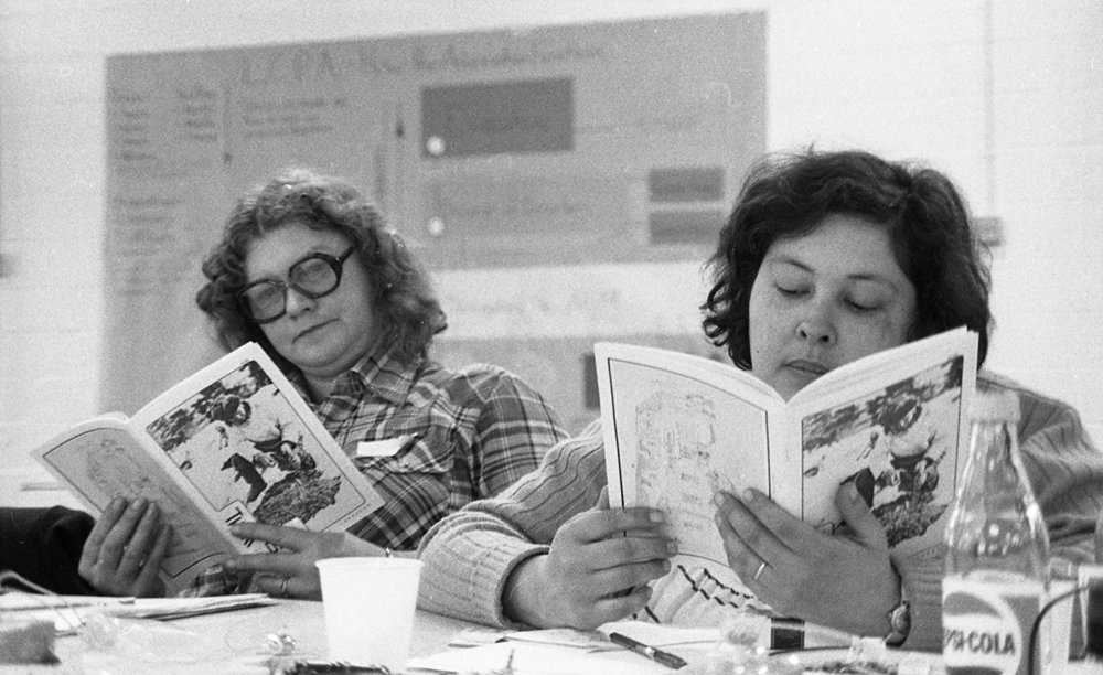 35.2_Feature_ThemDays_Reading-Them-Days-at-the-Craft-Conference-of-Happy-Valley,-c.1980.-Doris-Saunders-photo